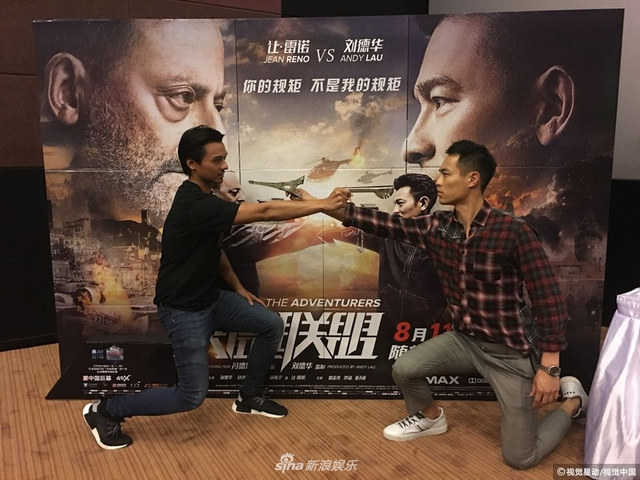 组图：刘德华舒淇新片票房报捷 冯德伦杨祐宁跑影院谢票