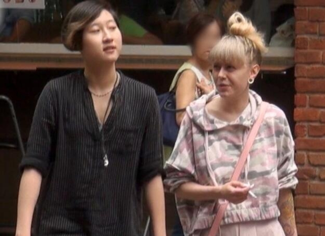 组图:“小龙女”吴卓林出柜 30岁网红女友辣照疯传