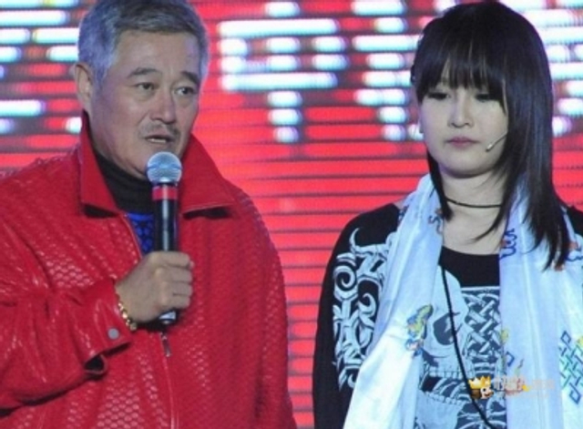 赵本山女儿球球直播承认整容：看我爹就知道(图)