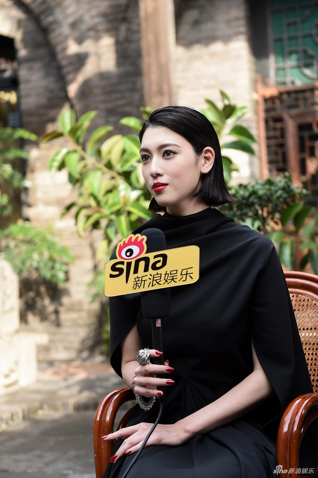 新浪娱乐对话三吉彩花