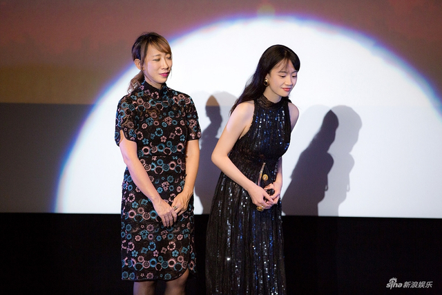李梦与颁奖人蜷川实花