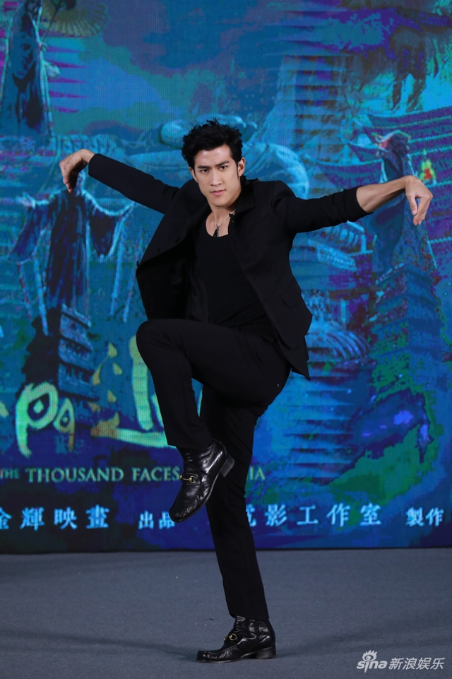 李治廷帅气POSE