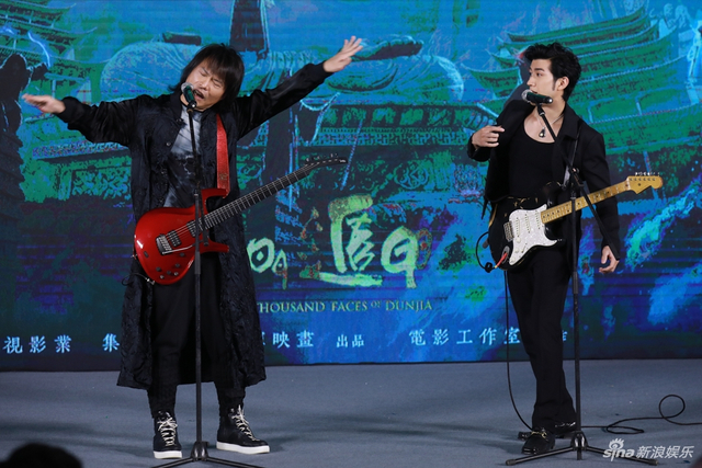 伍佰李治廷现场斗琴技
