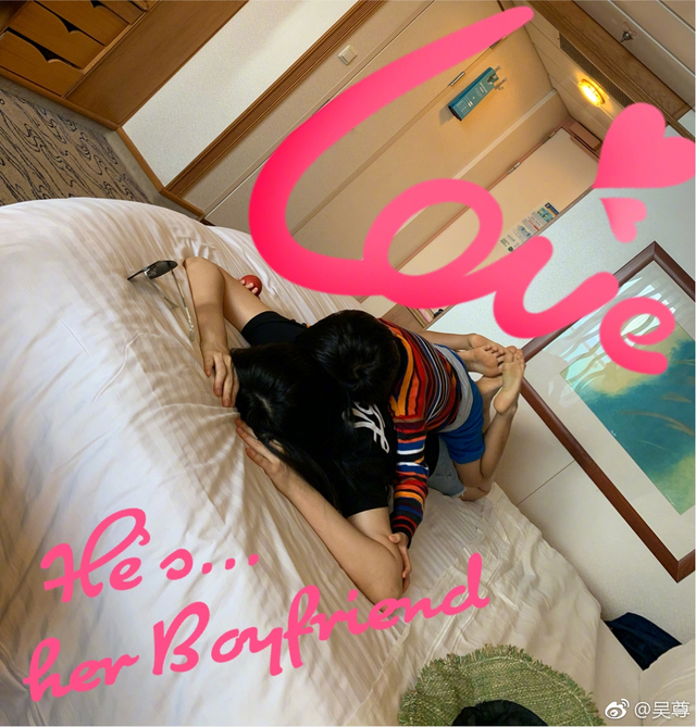 组图：吴尊晒家庭旅行温馨满满 与儿女骑大象坐游艇