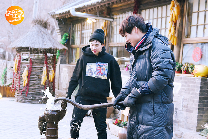 和大华一起打水