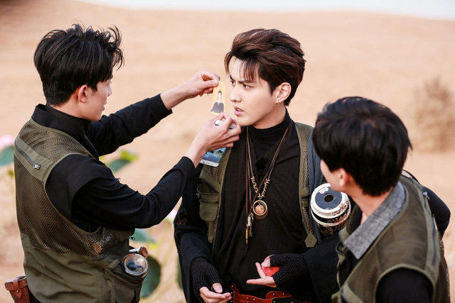 吴亦凡沙漠唱rap翘兰花指