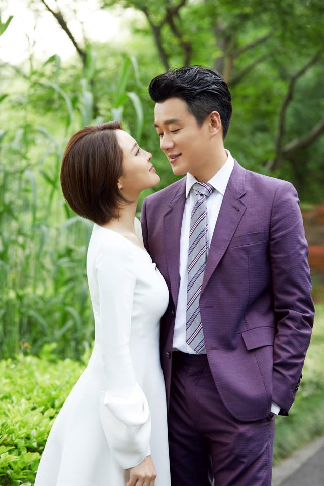 超恩爱!佟大为关悦夫妇十指紧扣甜蜜对视很幸福