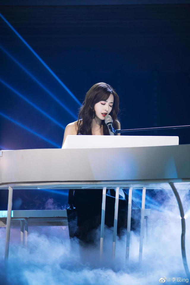 后援团强大!赵丽颖李现晒张含韵舞台照为她决赛加油