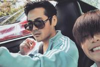 曹格晒与儿子合影称他是哥们 Joe已经开始长胡子了