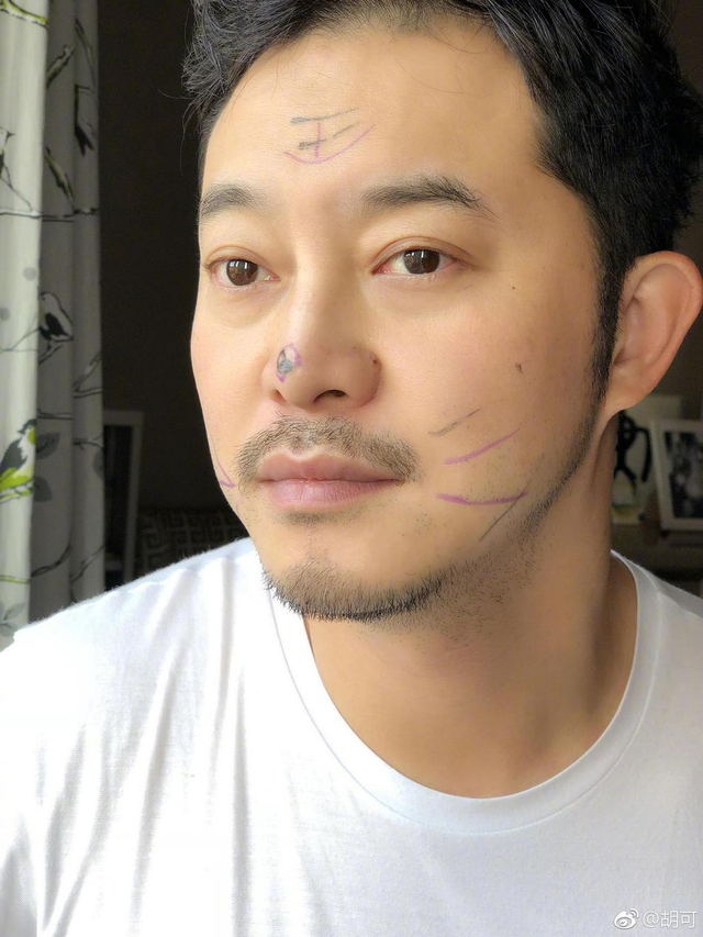 安吉小鱼儿把沙溢画成老虎