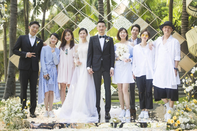 组图：杨子姗吴中天举办答谢宴  赵薇领衔致青春剧组重聚