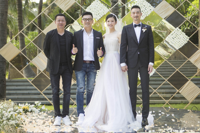 组图：杨子姗吴中天举办答谢宴  赵薇领衔致青春剧组重聚