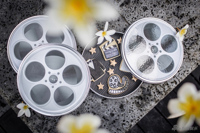 组图：杨子姗吴中天举办答谢宴  赵薇领衔致青春剧组重聚