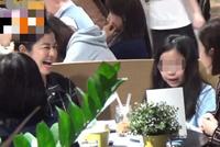 钟楚红约甘比母女喝下午茶 老友聚会开心热聊笑声不断
