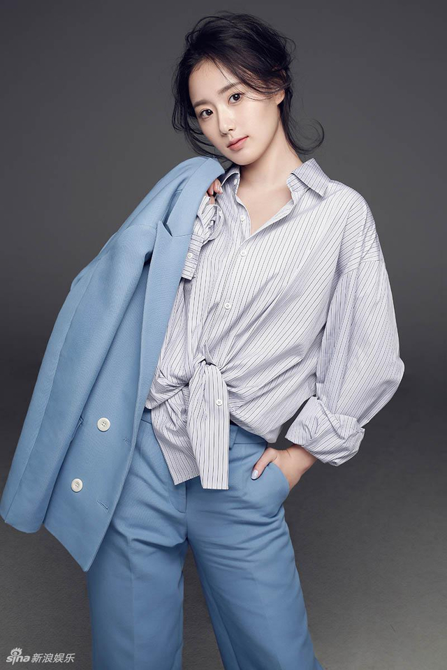 李嘉雯写真演绎潇洒中性风 尽显大气时尚_新浪图片