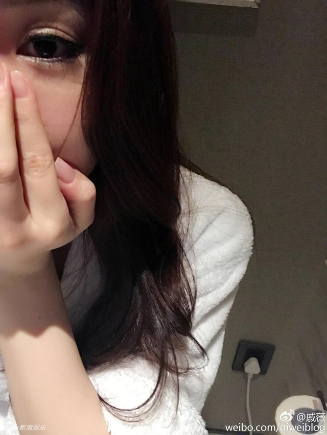 戚薇厕所自拍