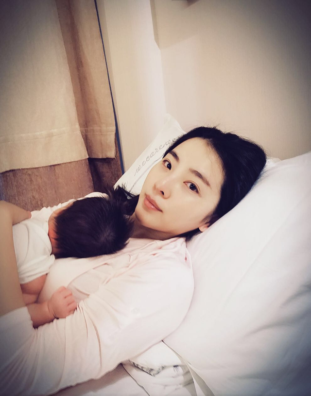 李思思与2胎儿子合影曝光