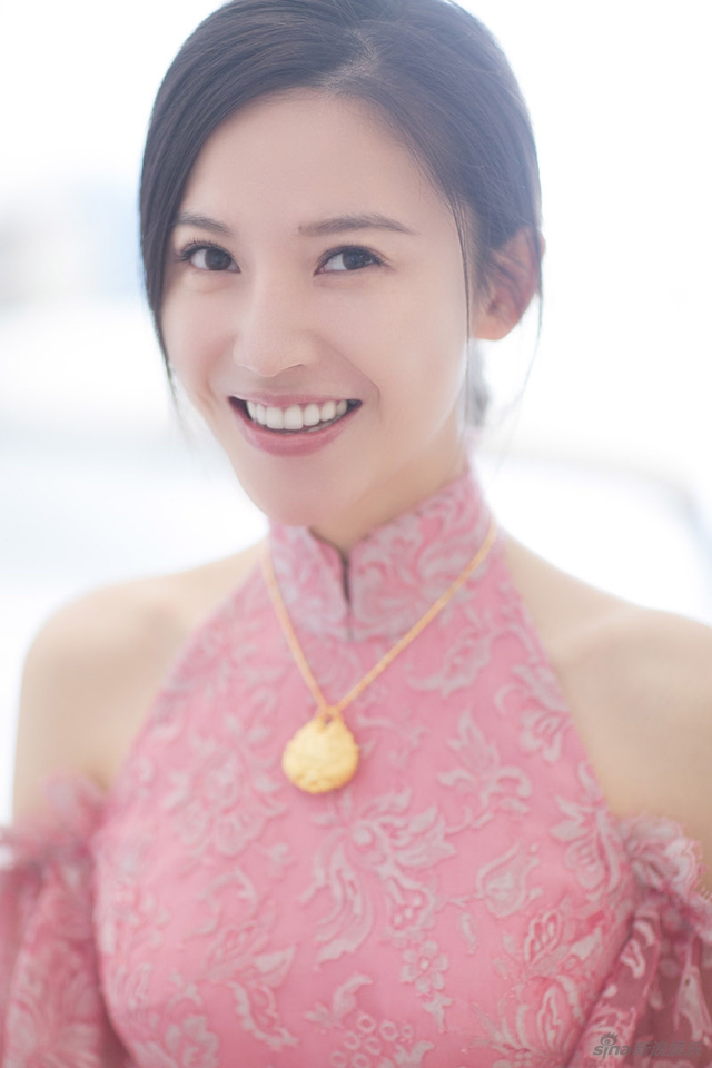 组图：杨子姗出嫁吴中天低调迎亲 粉色中式礼服俏美十足