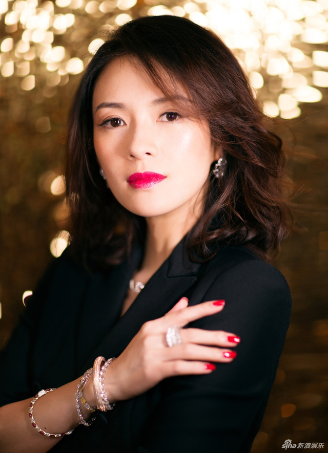 组图：Baby牛仔长裙亮相甜美 与章子怡刘嘉玲黄轩合影