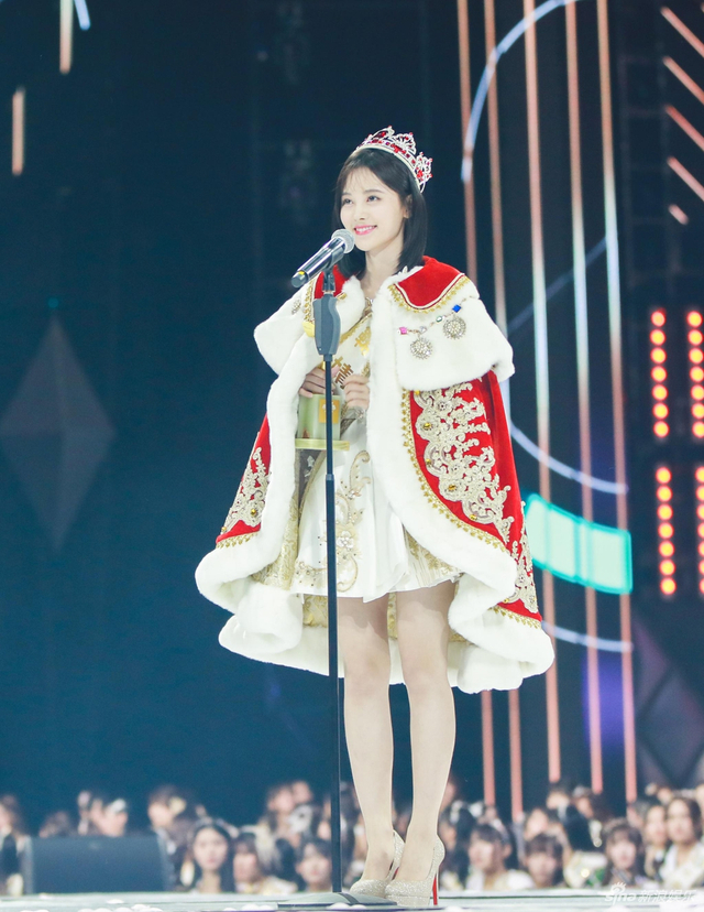 组图:SNH48第四届总决选落幕 鞠婧祎卫冕年度人气王