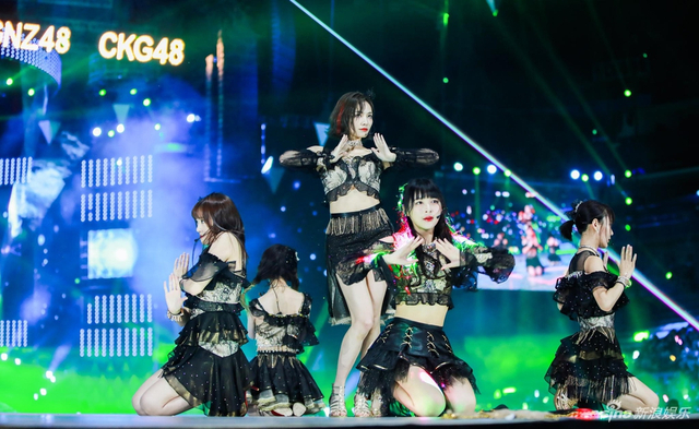 组图:SNH48第四届总决选落幕 鞠婧祎卫冕年度人气王