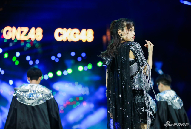 组图:SNH48第四届总决选落幕 鞠婧祎卫冕年度人气王