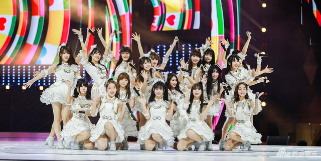组图:SNH48第四届总决选落幕 鞠婧祎卫冕年度人气王