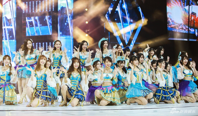 组图:SNH48第四届总决选落幕 鞠婧祎卫冕年度人气王