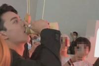 养生“霸总”上线!吴磊出席晚宴自带保温杯并接热水