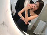 组图：雪梨晒订婚会场宛如花海 与未婚夫恩爱出镜