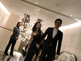 组图：雪梨晒订婚会场宛如花海 与未婚夫恩爱出镜