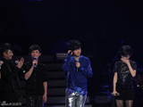 张杰2010年演唱会与谢娜同台