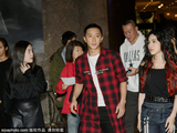 组图：韩庚主演电影卖座心情好 红格子衬衫加身酷劲十足
