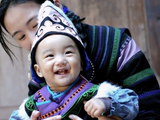 组图：海哈金喜带女儿回大凉山 穿彝族服饰介绍家乡流露真情
