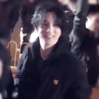 组图：网友偶遇薛之谦岳云鹏录节目 现场唱五环之歌