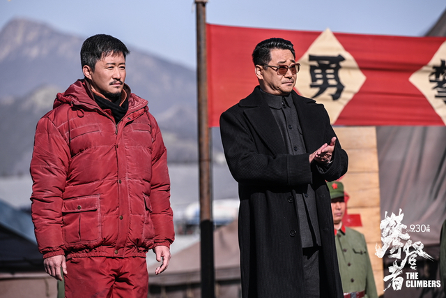 《攀登者》曝片场花絮 吴京戴夹板拍戏超拼_新浪图片