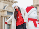 组图：孙芮晒哈尔滨街头写真 红衣白帽搭配雪人喜庆可爱