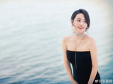 组图：张嘉倪穿抹胸裙上围吸睛 自侃肉肉的女生运气不会差