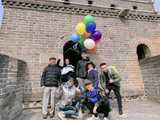 组图：钟丽缇张伦硕带气球爬长城 拍情侣照蹦超高惹惊呼