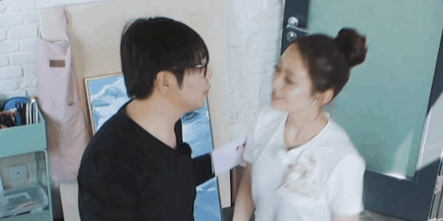 郎朗和老婆公开秀恩爱 吉娜大长腿蚂蚁腰身材颜值都在线