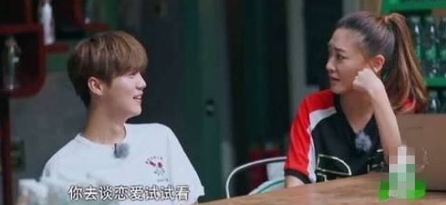 组图：鹿晗称自己想在家呆着 应采儿神预言想不红就去谈恋爱