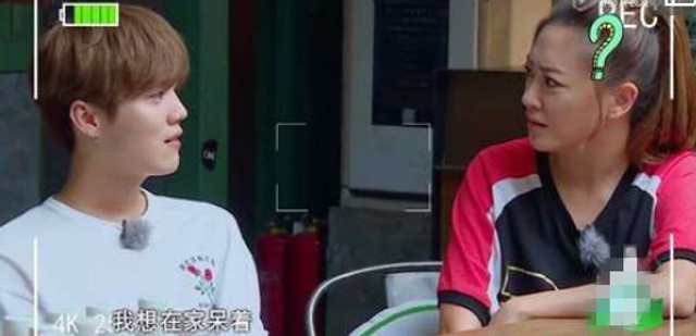 组图：鹿晗称自己想在家呆着 应采儿神预言想不红就去谈恋爱