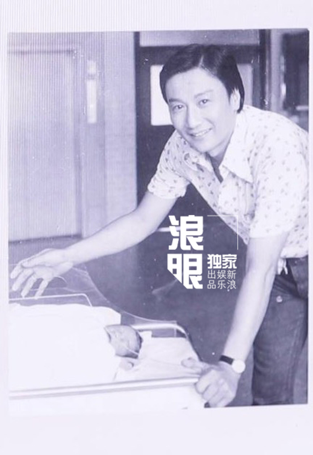 组图：谢贤曝谢霆锋罕见童年裸照 儿时竟是圆滚滚的胖子