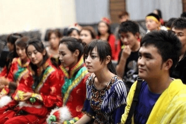 迪丽热巴大学青涩照曝光
