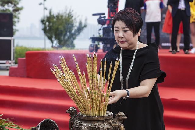 音乐总监衡越敬香