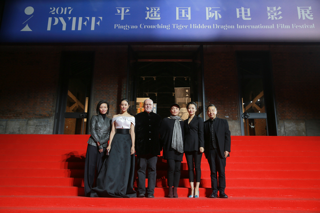 11月2日平遥国际电影展平遥之夜红毯，马克·穆勒主席，贾樟柯导演，著名演员赵涛，中国影片《A测试》主创