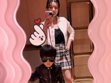 组图： 陈妍希穿格子裙少女感满满 儿子小星星皮衣搭墨镜酷帅十足