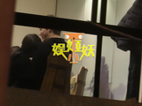 组图：李云迪疑似曝恋情 与妙龄女亲密依偎满脸享受