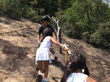 组图：曹格娇妻带一双儿女爬山 Joe和Grace大长腿实力瞩目