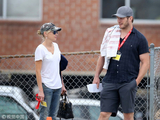组图：克里斯·帕拉特与前妻出街 安娜-法瑞丝皮松肉垮皱纹明显